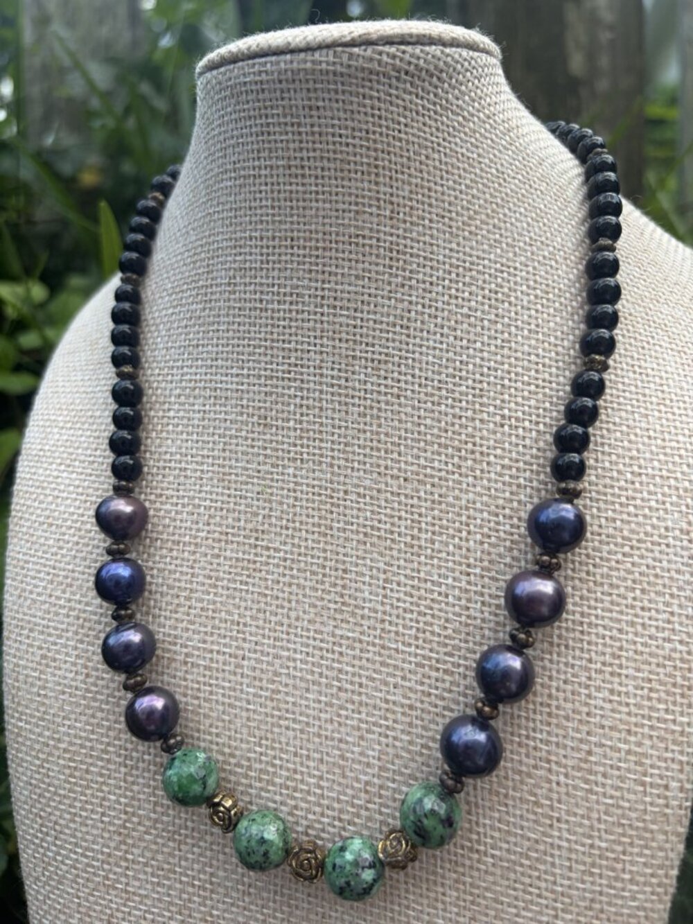 Dark Pearl Green Ruby Zoisite Onyx Beaded Strand Necklace VTG Brass Rose Toggle